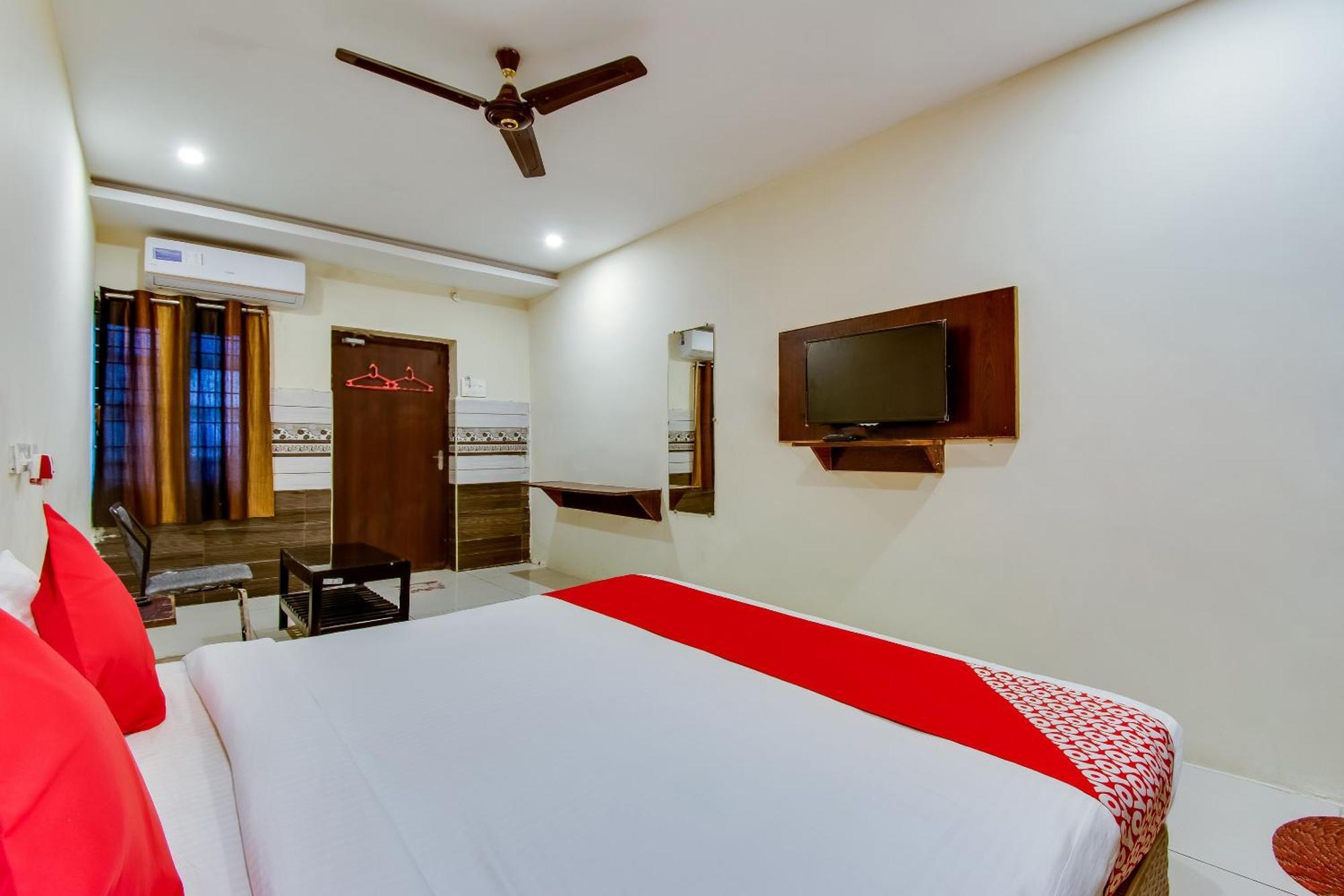 Oyo Akshaya Nest Hotel Vidzsajavádá Kültér fotó