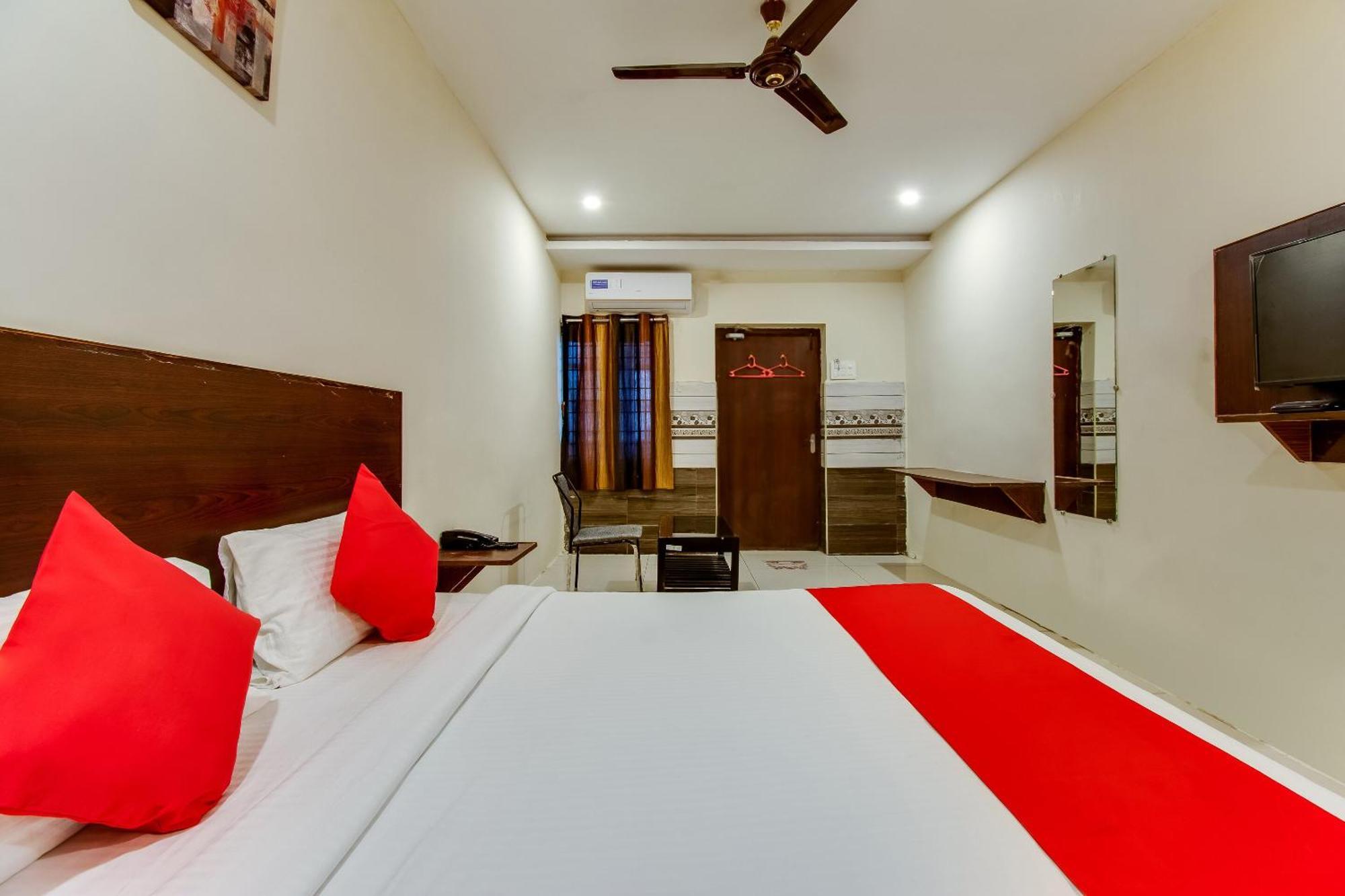 Oyo Akshaya Nest Hotel Vidzsajavádá Kültér fotó